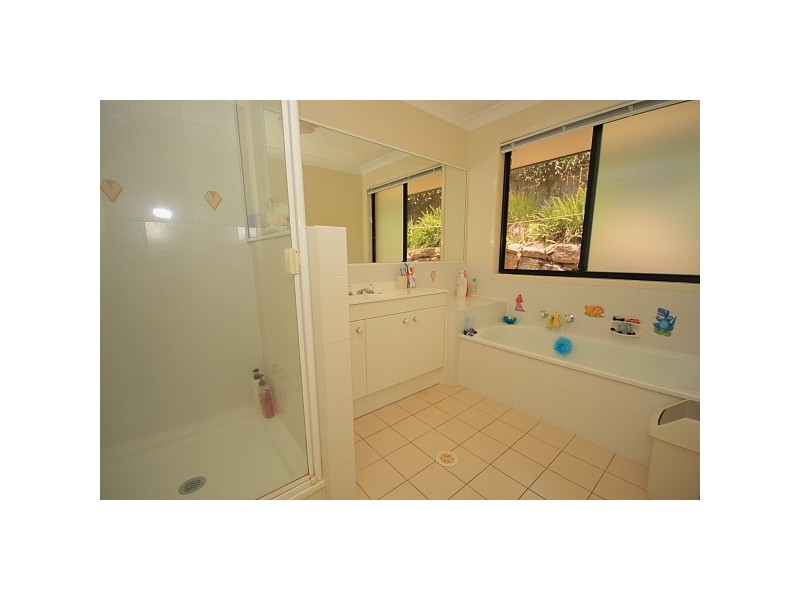 8 Border Court, Arana Hills QLD 4054