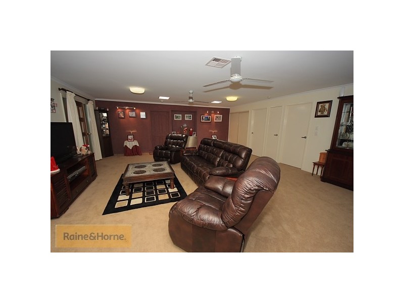 27 Barker Street, Cashmere QLD 4500