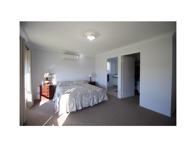 12 ENVIRONS AVENUE, Cooloola Cove QLD 4580