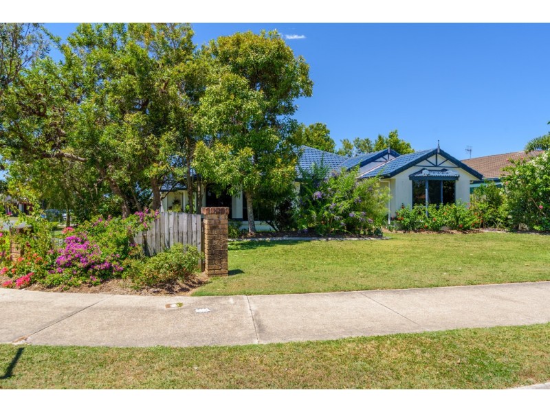 2 Banksia Avenue, Tin Can Bay QLD 4580