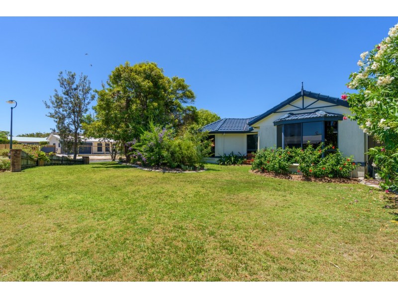 2 Banksia Avenue, Tin Can Bay QLD 4580