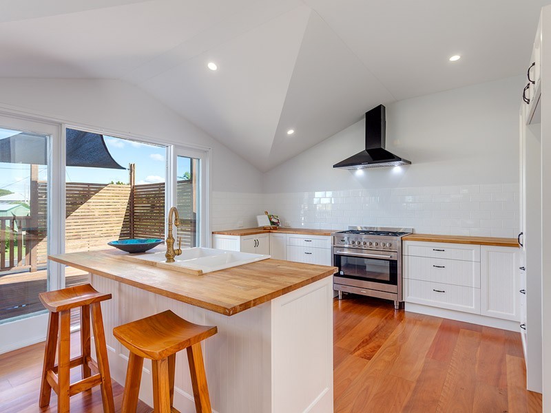 25 Tailor Street, Tin Can Bay QLD 4580