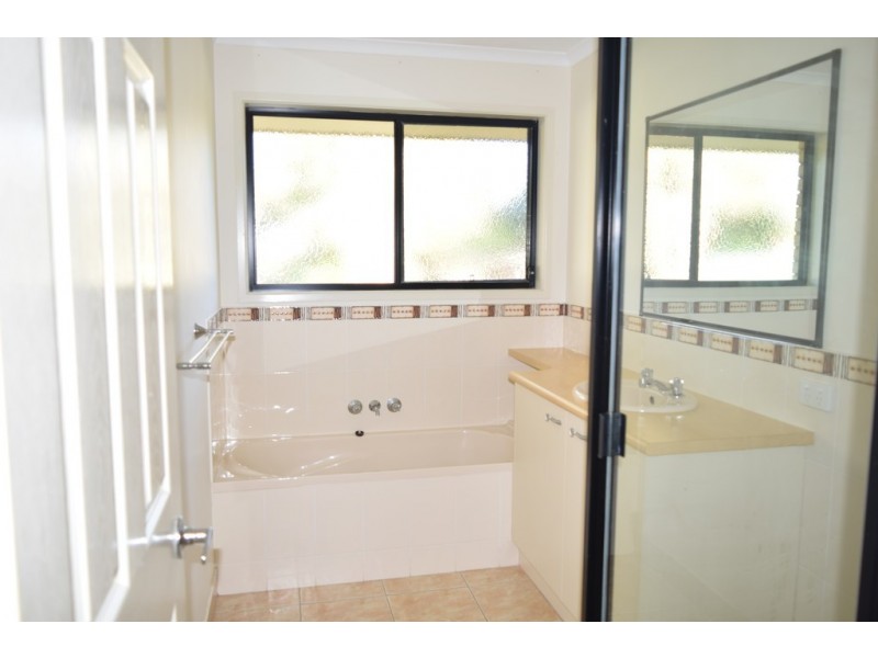 8 Achilles Avenue, Cooloola Cove QLD 4580