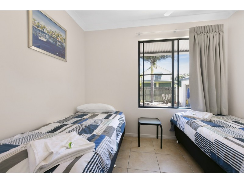 2/40 Esplanade, Tin Can Bay QLD 4580