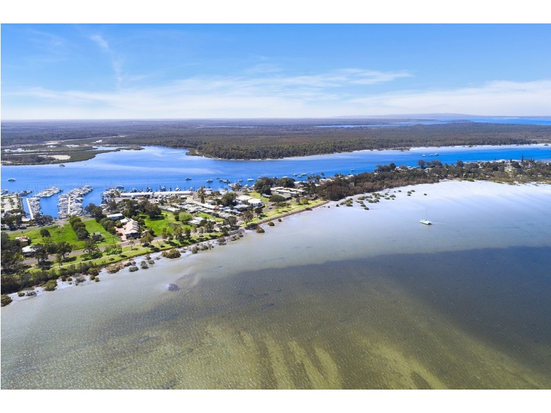 2/40 Esplanade, Tin Can Bay QLD 4580