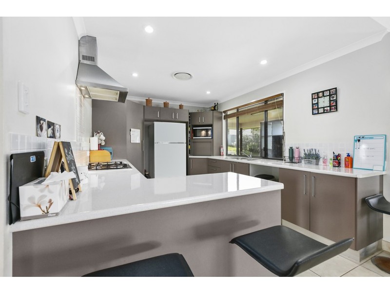 14 Endeavour, Cooloola Cove QLD 4580
