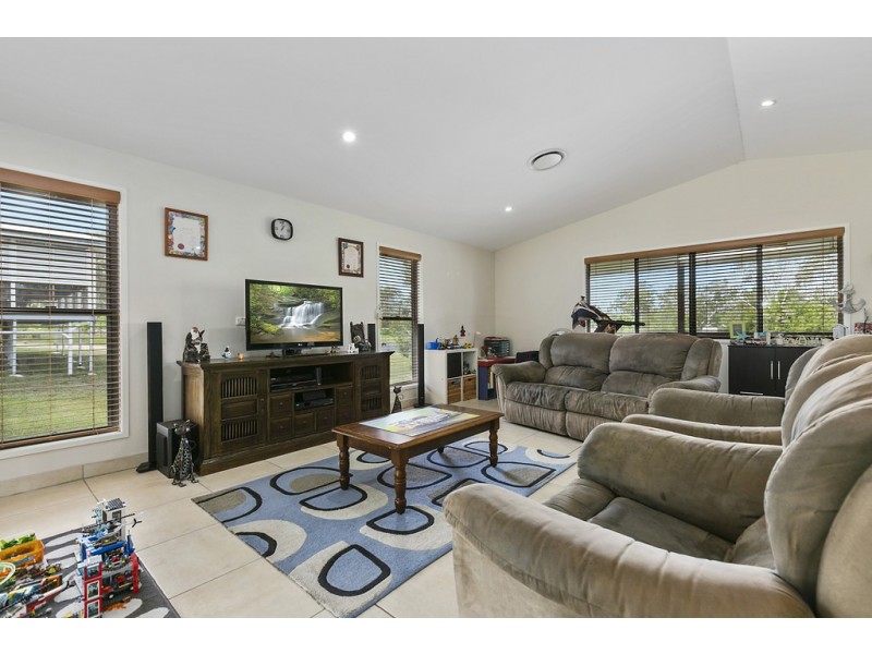 14 Endeavour, Cooloola Cove QLD 4580