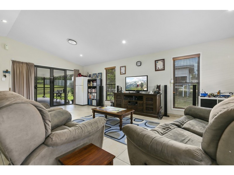 14 Endeavour, Cooloola Cove QLD 4580