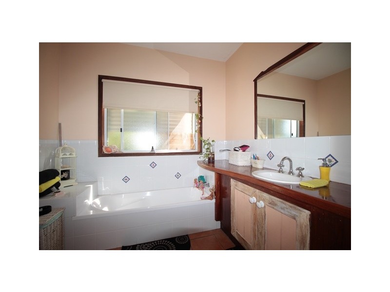 2 SENTINEL COURT, Cooloola Cove QLD 4580