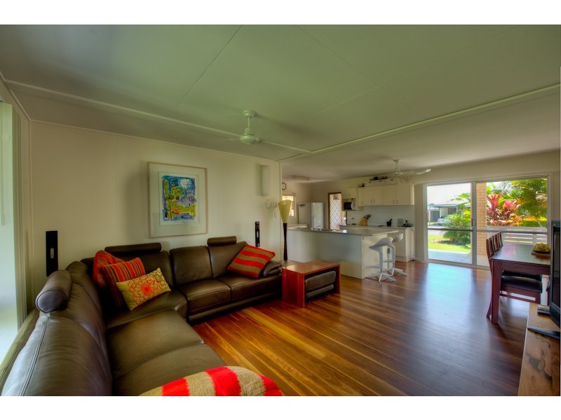 4 Buchanan Avenue, Tin Can Bay QLD 4580