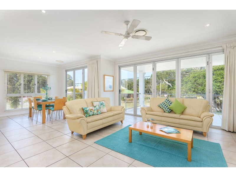 Unit 4 29 Esplanade, Tin Can Bay QLD 4580
