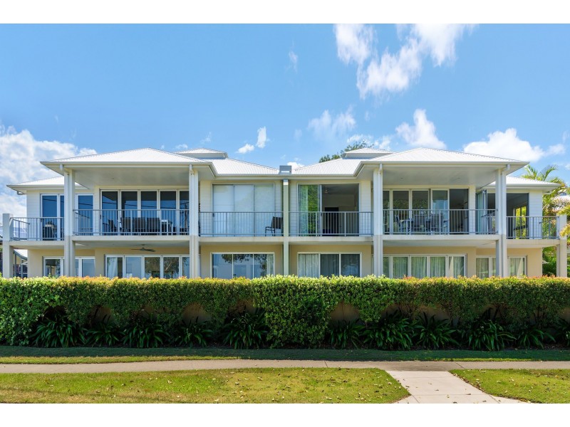 Unit 4 29 Esplanade, Tin Can Bay QLD 4580