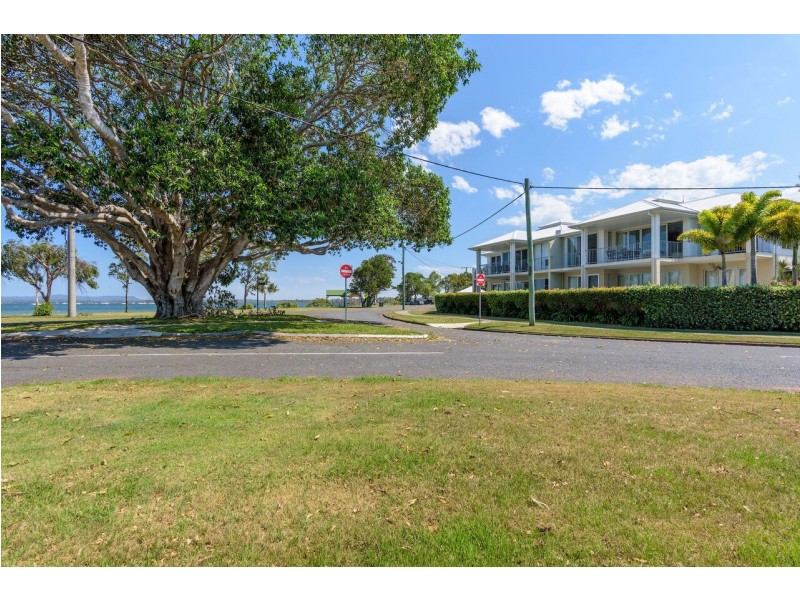 Unit 4 29 Esplanade, Tin Can Bay QLD 4580