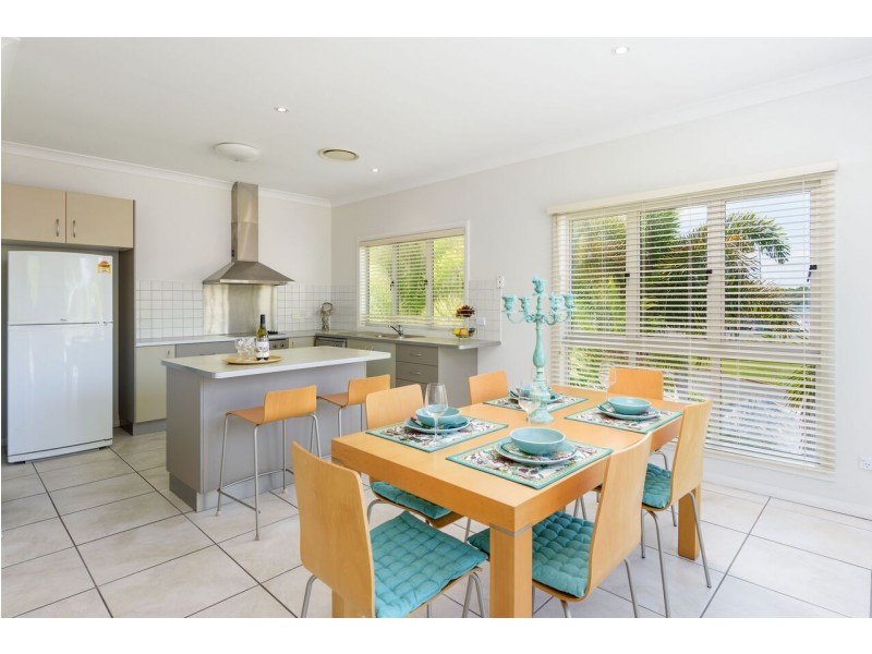 Unit 4 29 Esplanade, Tin Can Bay QLD 4580