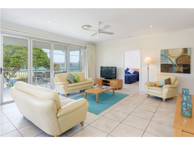 Unit 4 29 Esplanade, Tin Can Bay QLD 4580