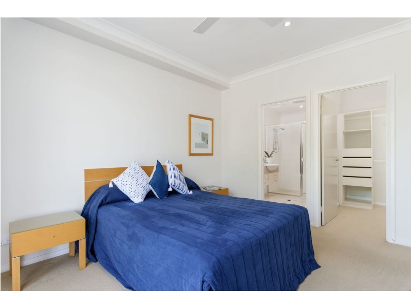 Unit 4 29 Esplanade, Tin Can Bay QLD 4580