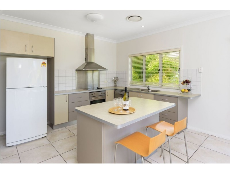 Unit 4 29 Esplanade, Tin Can Bay QLD 4580