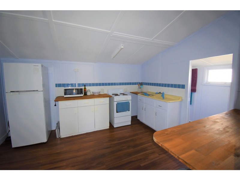 21 Gympie Road, Tin Can Bay QLD 4580