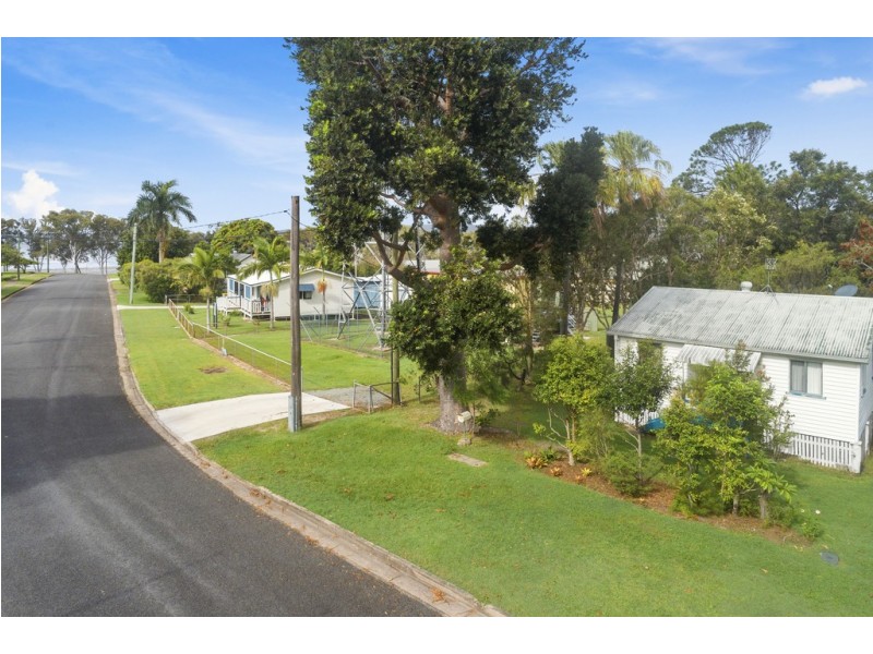 19 Gympie Road, Tin Can Bay QLD 4580