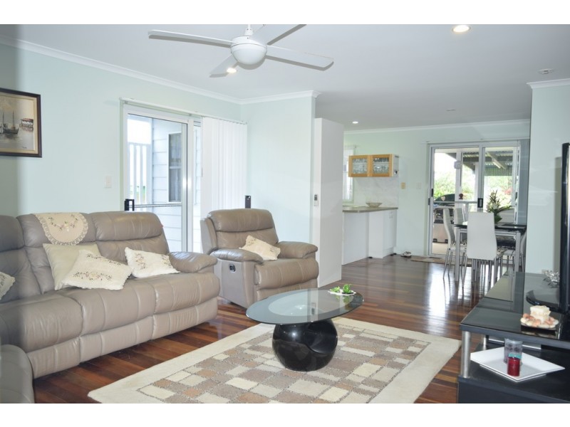 139 Gympie Road, Tin Can Bay QLD 4580