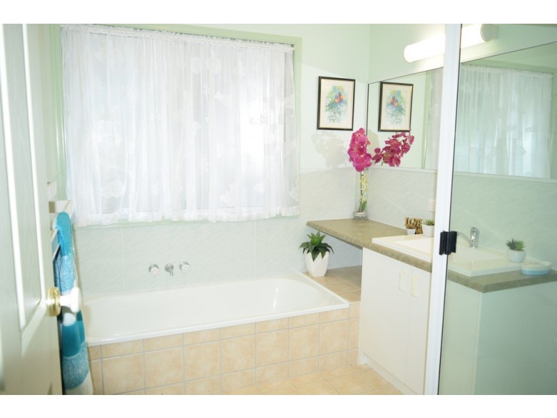 139 Gympie Road, Tin Can Bay QLD 4580