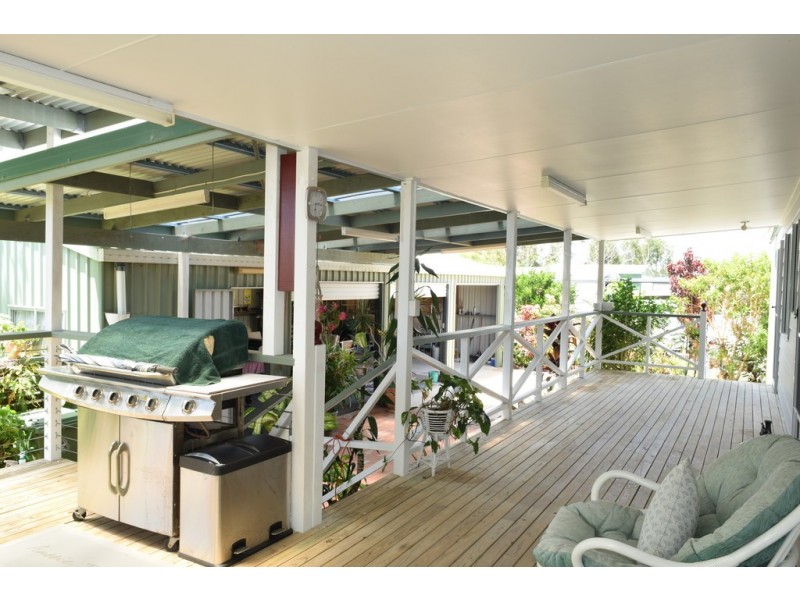 139 Gympie Road, Tin Can Bay QLD 4580