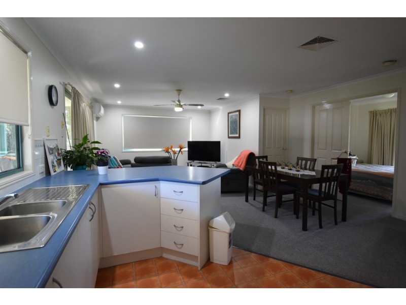 8 Nimrod, Cooloola Cove QLD 4580