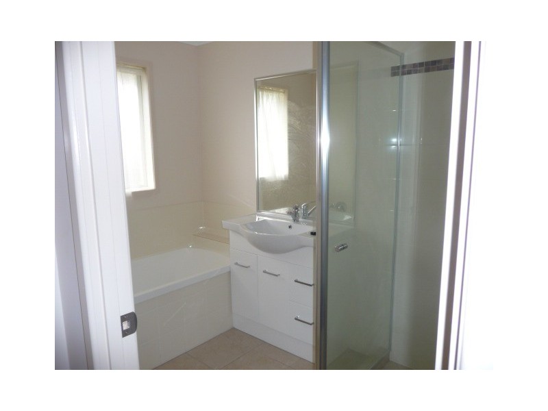 24 Canberra Avenue, Cooloola Cove QLD 4580