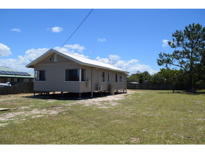 37 Canberra Avenue, Cooloola Cove QLD 4580