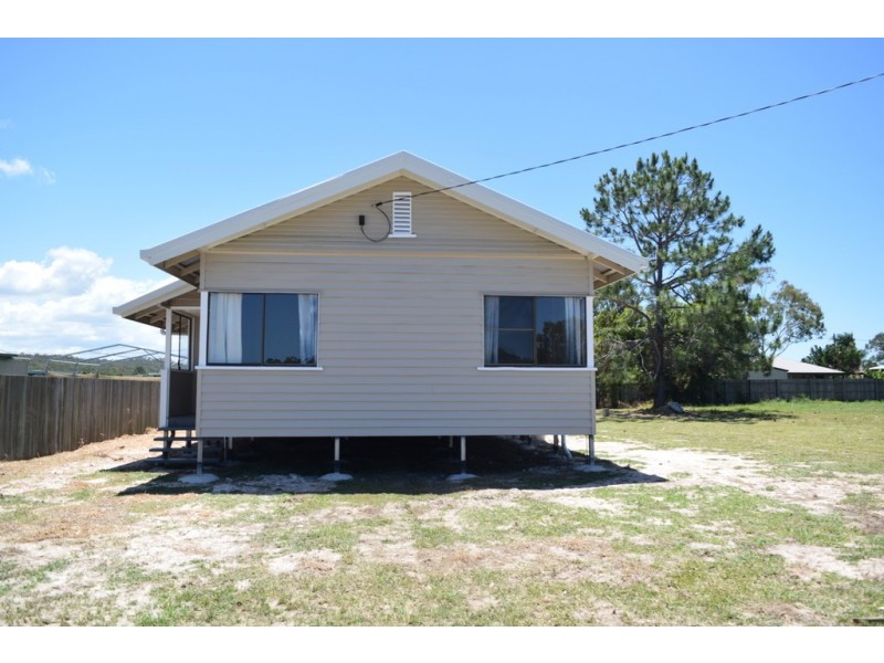 37 Canberra Avenue, Cooloola Cove QLD 4580