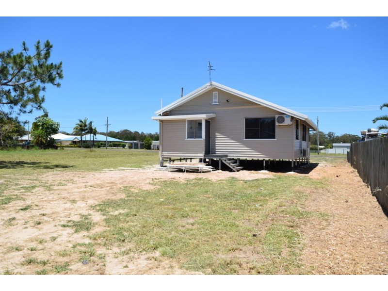 37 Canberra Avenue, Cooloola Cove QLD 4580