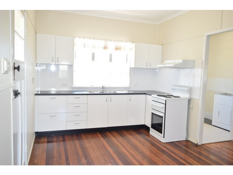 37 Canberra Avenue, Cooloola Cove QLD 4580