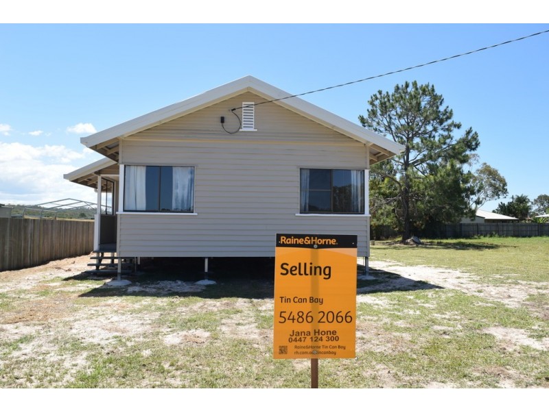 37 Canberra Avenue, Cooloola Cove QLD 4580