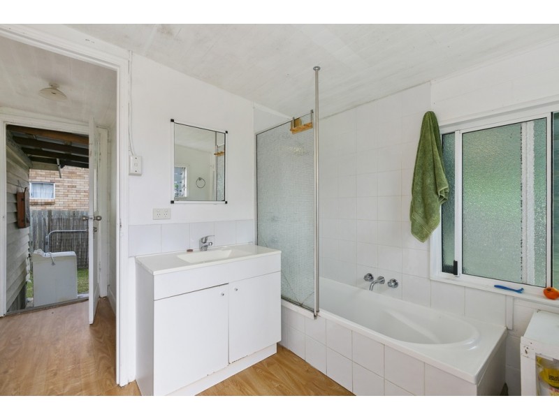 38 Bass Street, Tin Can Bay QLD 4580