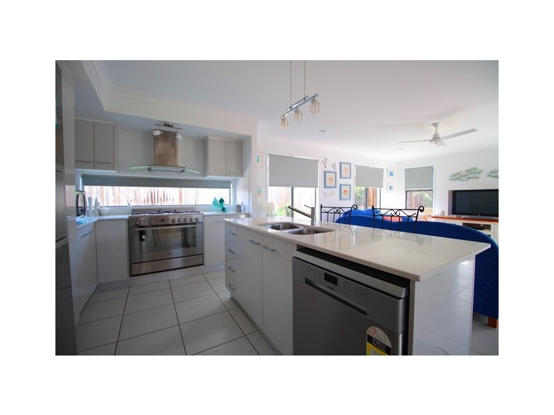 52 SUMMER WAY, Tin Can Bay QLD 4580