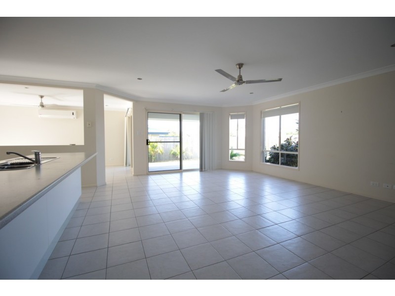 12 Creekside Esplanade, Cooloola Cove QLD 4580