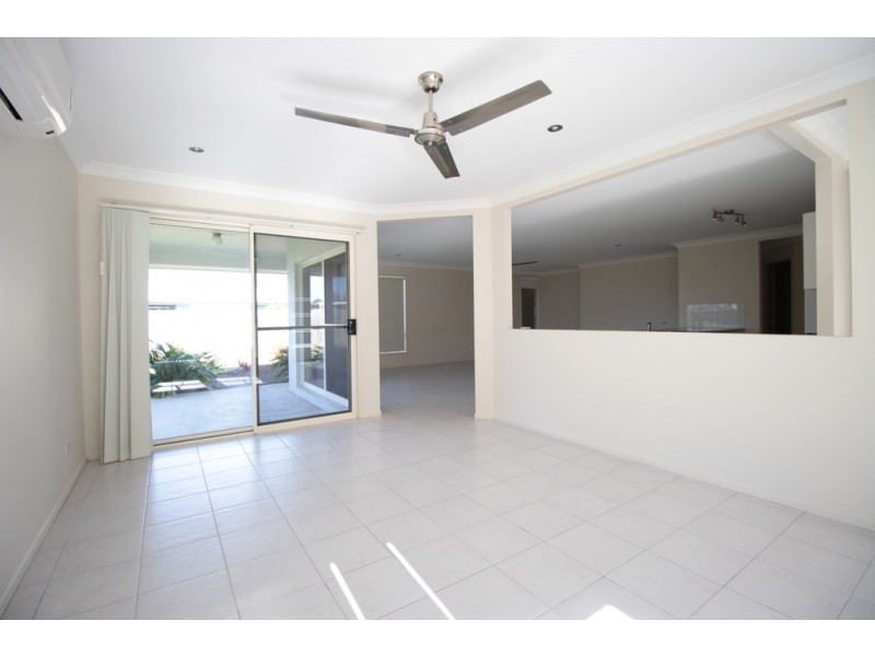 12 Creekside Esplanade, Cooloola Cove QLD 4580