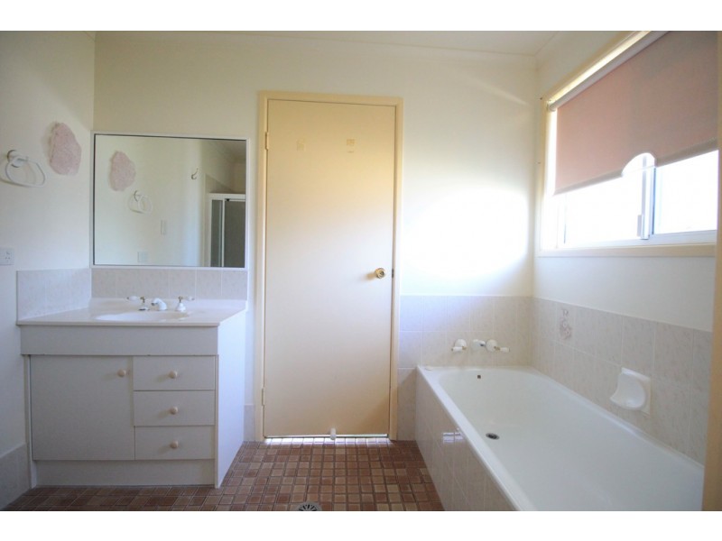 48 Marco Polo Drive, Cooloola Cove QLD 4580