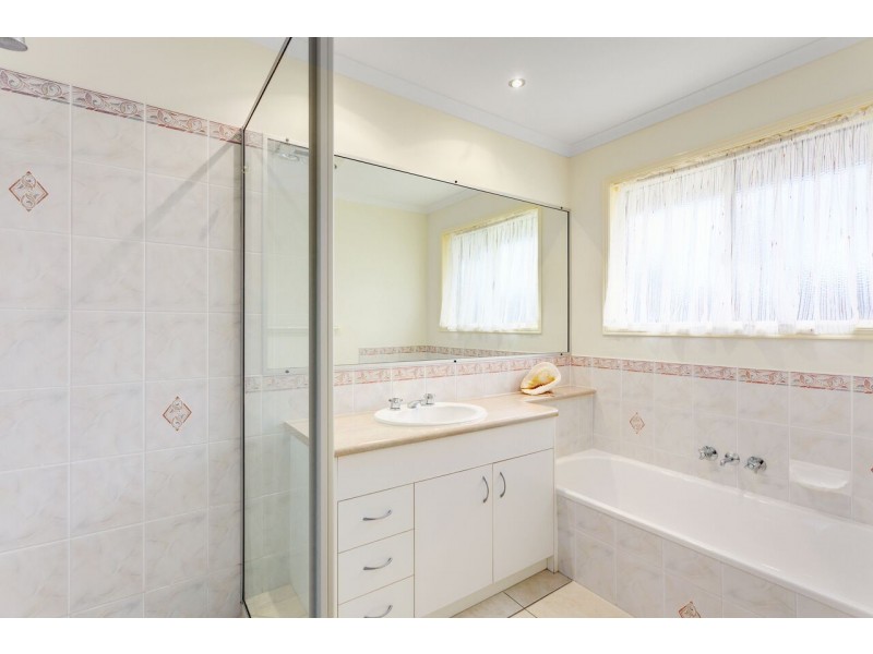 44 Golden Hind Avenue, Cooloola Cove QLD 4580