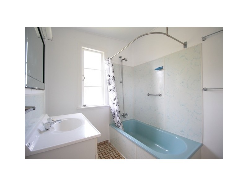 26 Gympie Road, Tin Can Bay QLD 4580