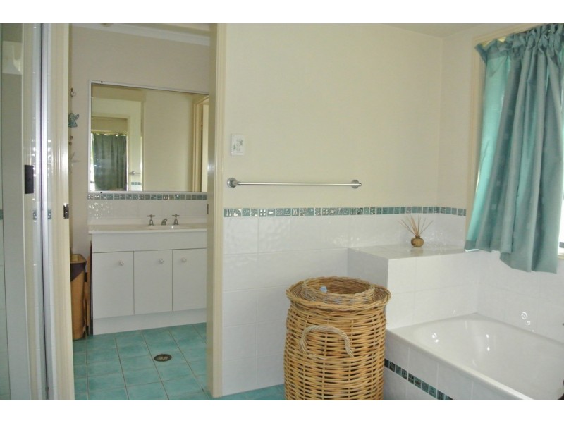 15 Banksia Avenue, Tin Can Bay QLD 4580