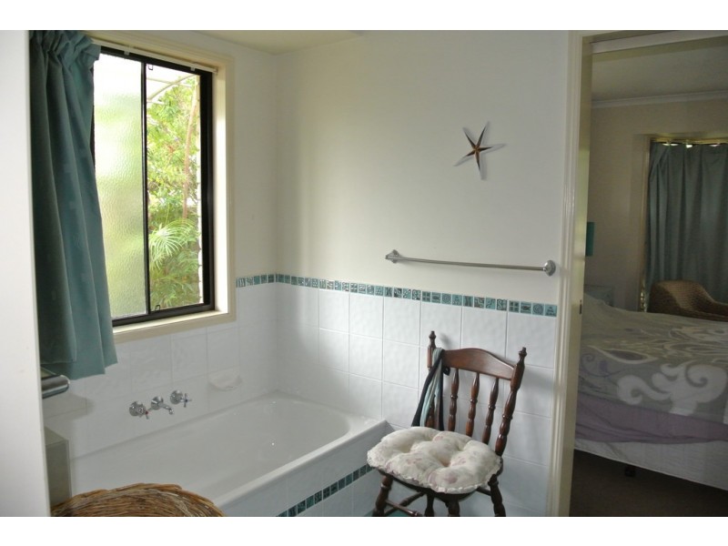 15 Banksia Avenue, Tin Can Bay QLD 4580