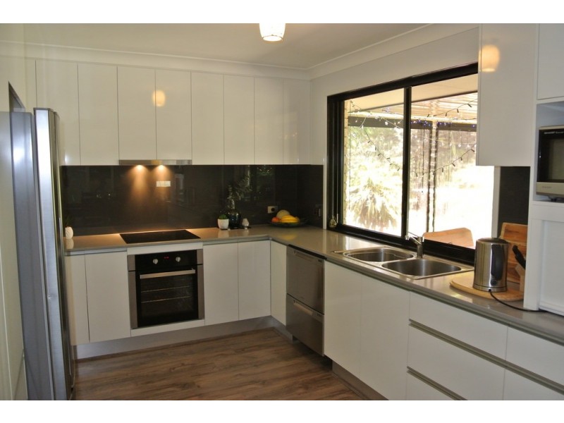 4 Retreat Court, Cooloola Cove QLD 4580