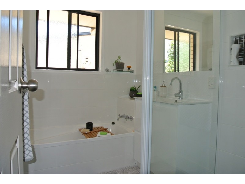 4 Retreat Court, Cooloola Cove QLD 4580