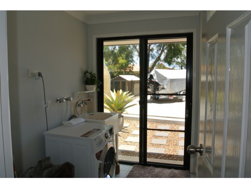 4 Retreat Court, Cooloola Cove QLD 4580