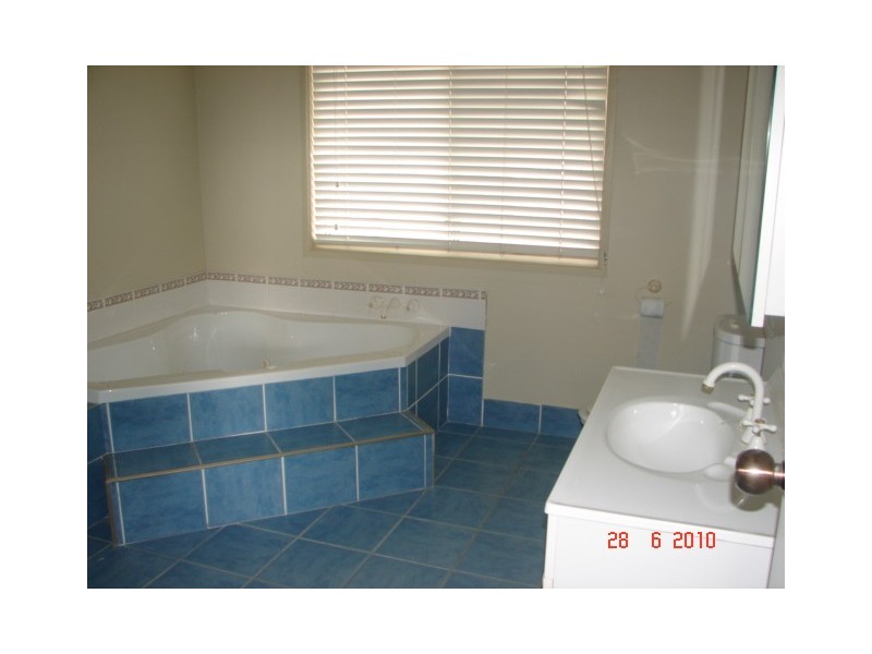 4 Cutty Sark Court, Cooloola Cove QLD 4580