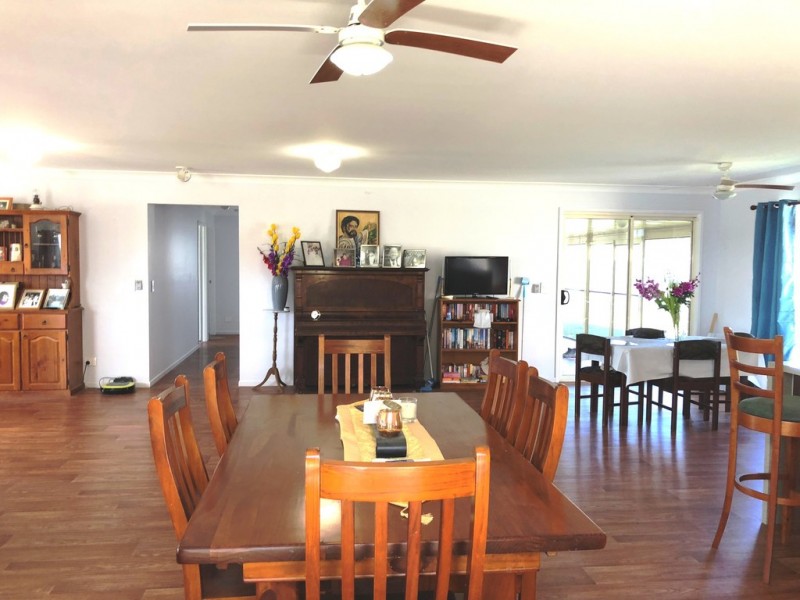 12 ENVIRONS AVENUE, Cooloola Cove QLD 4580