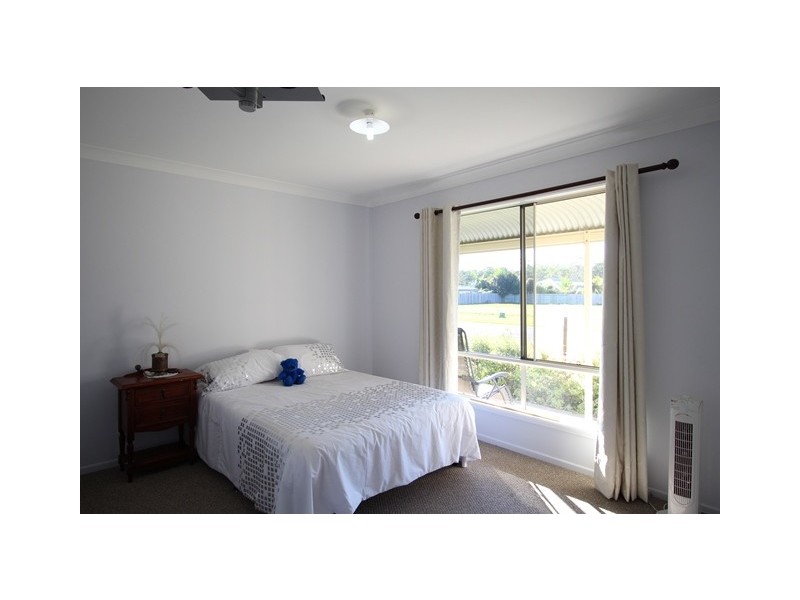 12 ENVIRONS AVENUE, Cooloola Cove QLD 4580