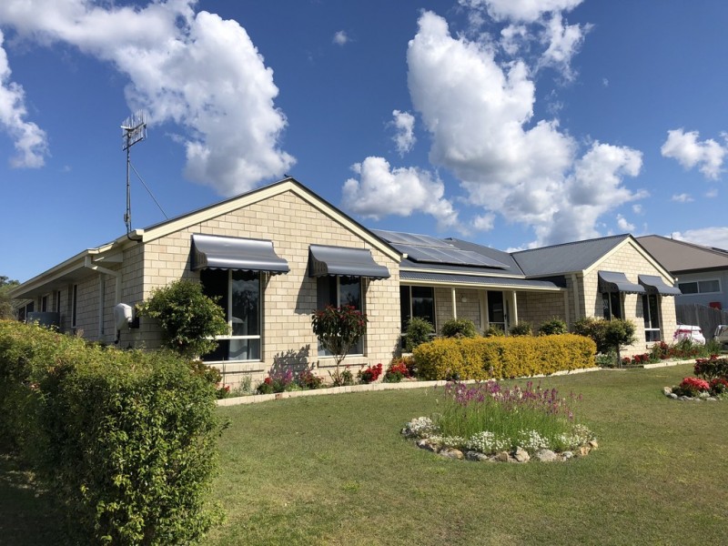 12 ENVIRONS AVENUE, Cooloola Cove QLD 4580