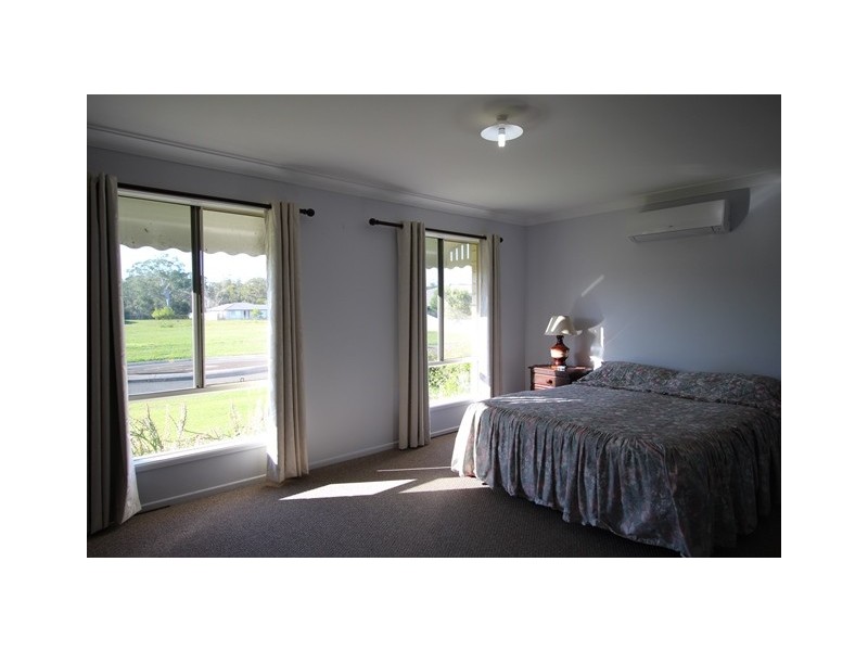 12 ENVIRONS AVENUE, Cooloola Cove QLD 4580